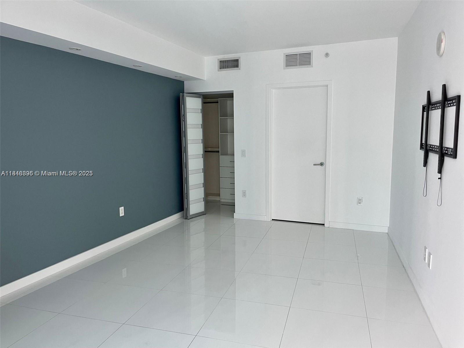Building Photo - 1100 S Miami Ave