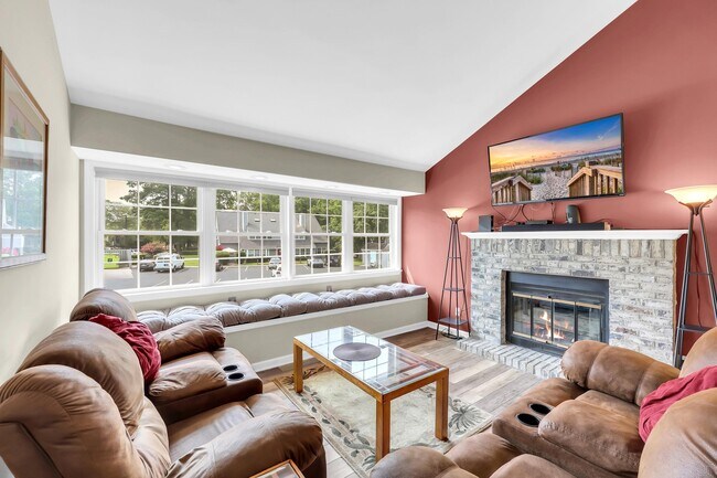 Building Photo - 1203 Erin Way