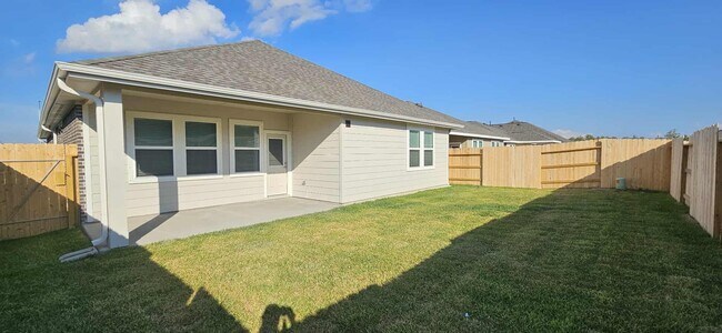 Building Photo - 8422 Bay Oaks Dr