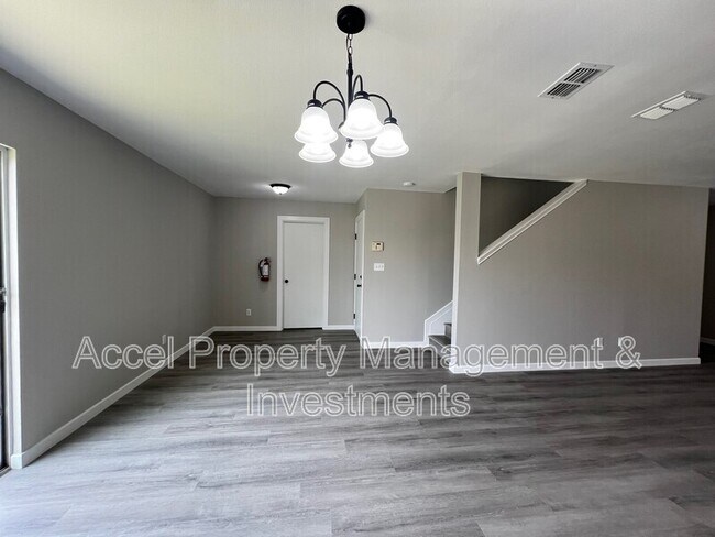Building Photo - 2912 Ozark Ave