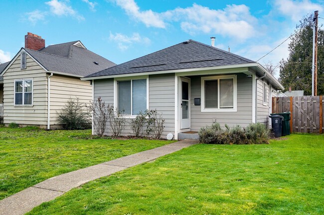 Building Photo - Cute 1 bedroom, 1 bathroom home near downtown Salem!