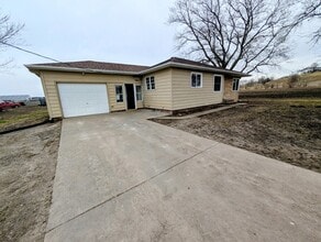 Building Photo - 2031 Blue Dr