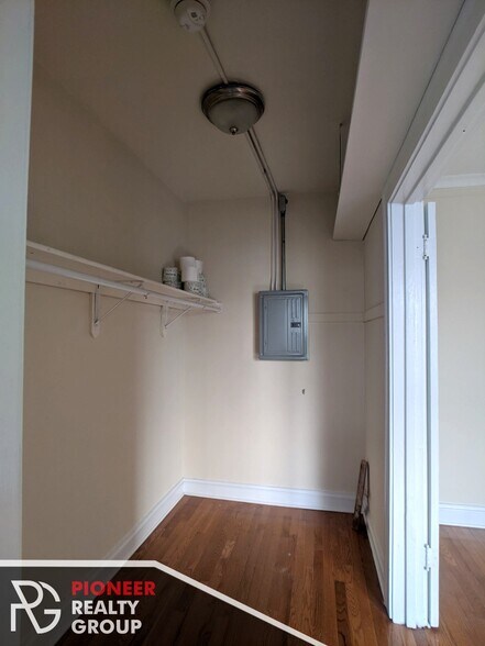 Building Photo - 4542 N Damen Ave