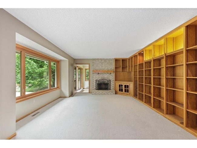 Building Photo - 7140 Willow View Cove