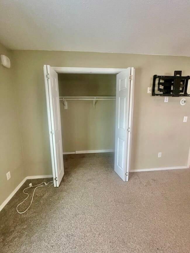 Building Photo - 329 E 14th Ave