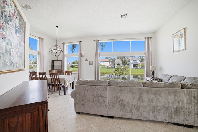 Building Photo - 10599 St Thomas Dr