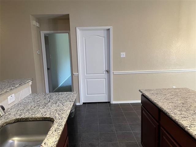 Building Photo - 9320 Jerico Dr