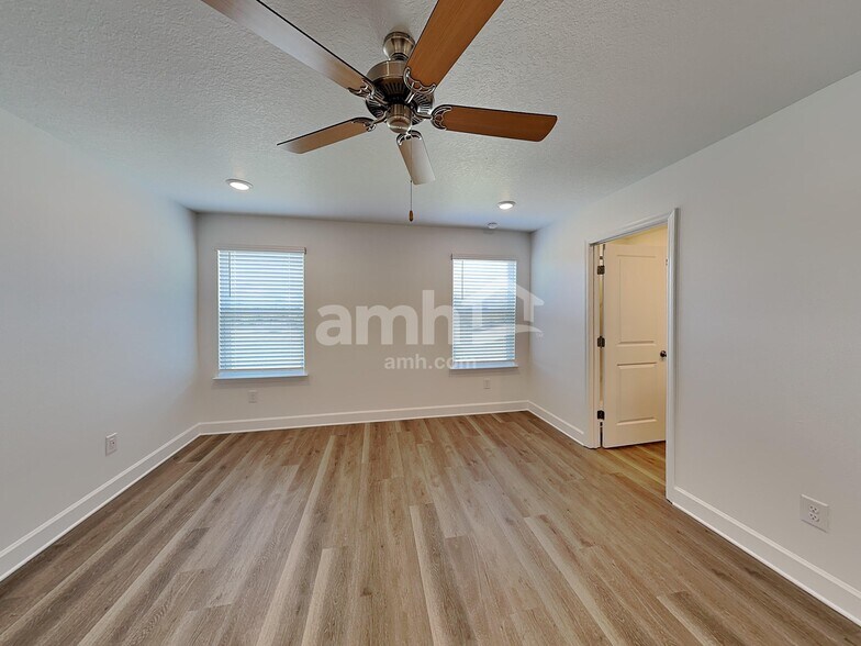 Building Photo - 16446 Cheyanne Ct