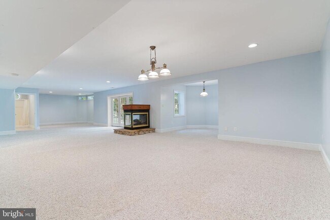 Building Photo - 45105 Mill Creek Way