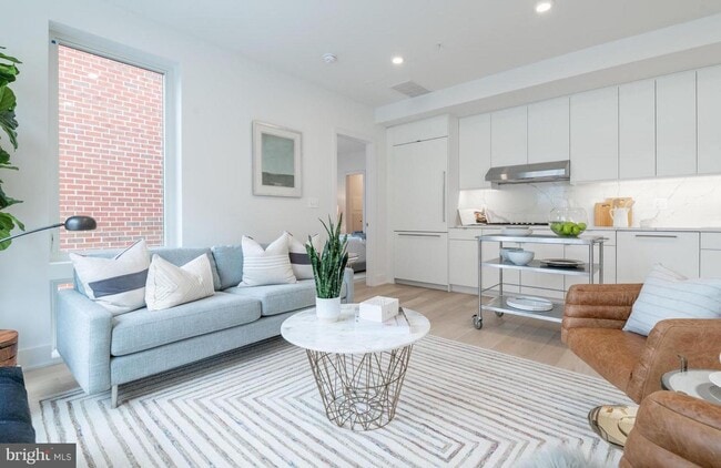 Building Photo - Dupont Circle Beauty with PARKING