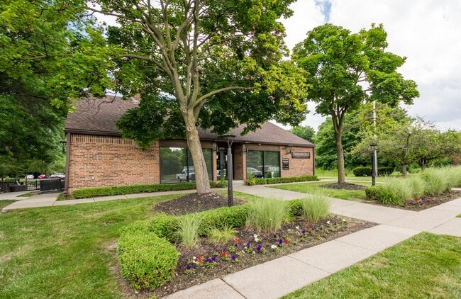 Building Photo - 3069 Lindenwood Dr
