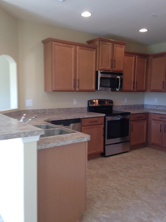 Building Photo - 6530 S Goldenrod Rd