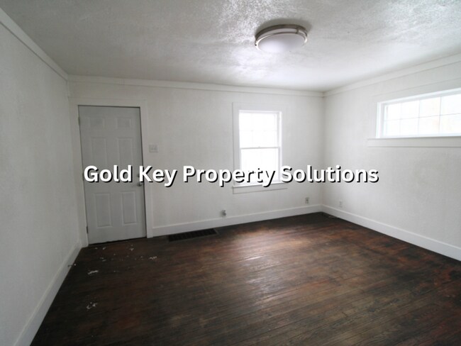 Building Photo - MUNCIE 3 BR 1 BA House with New Appliances and Garage (SECTION 8 APPROVED)