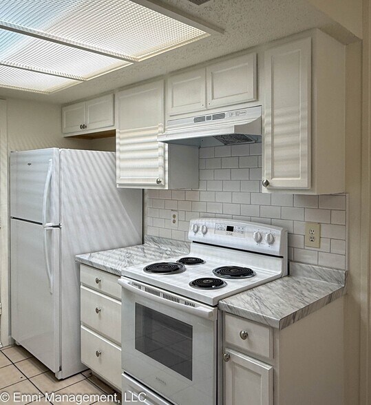 Building Photo - 1408 Garnet Rd