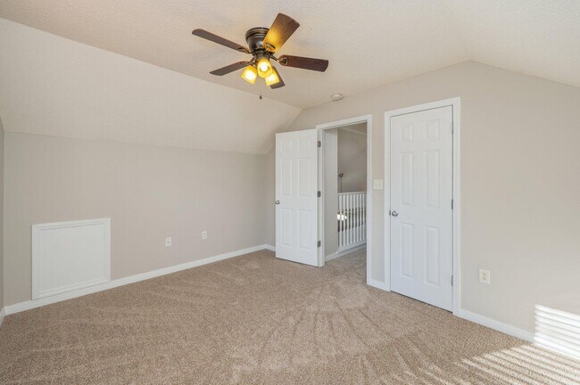 Building Photo - 546 Tikell Dr