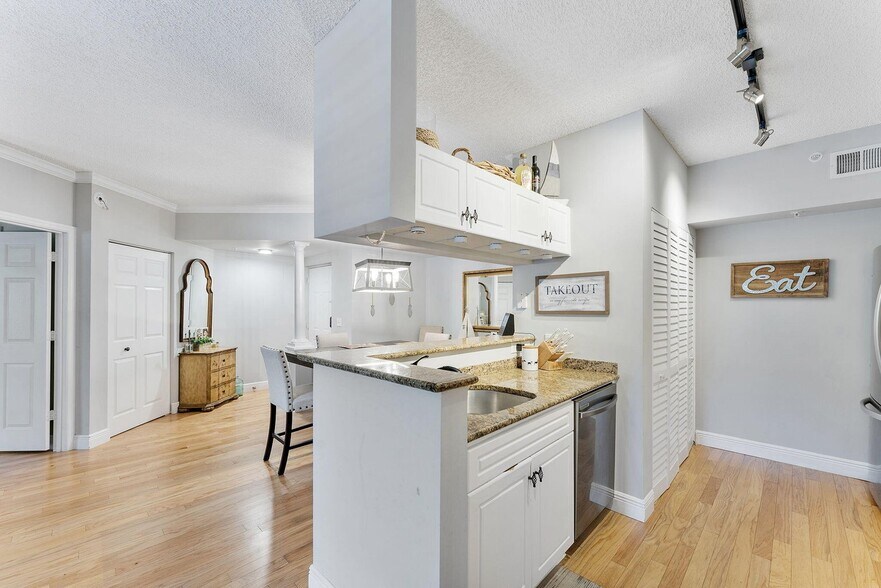 Building Photo - 2218 Tuscany Way