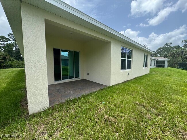 Building Photo - 5015 Montrose Ln