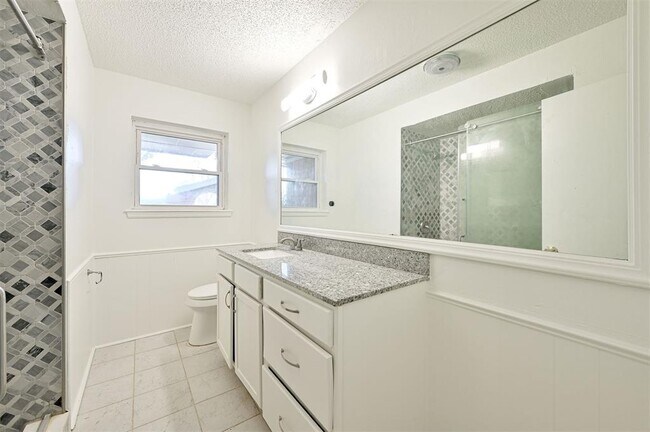 Building Photo - 421 Meadow Lake Dr