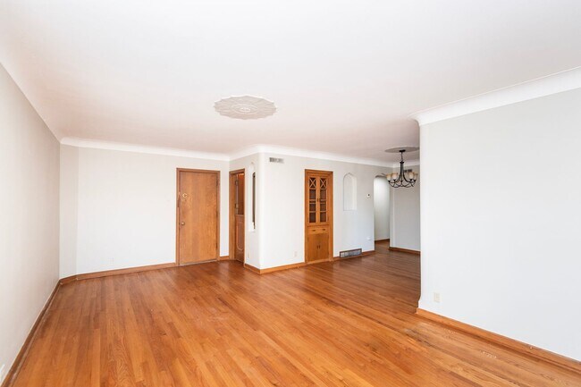 Building Photo - 89 Willmore Rd
