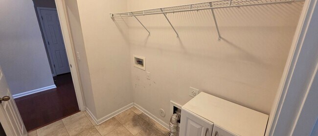 Building Photo - 335 Shallowford Reserve Dr