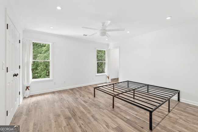 Building Photo - 5170 Deerlake Dr