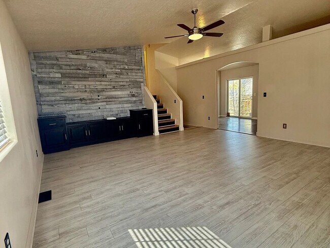 Building Photo - 1639 Roy St