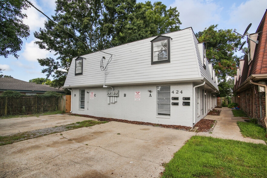 Building Photo - 424 Deckbar Ave