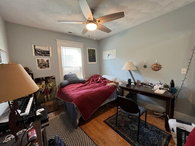 Building Photo - 4.0 bedroom in Somerville Massachusetts 02144