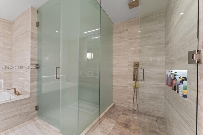 Building Photo - 18975 Collins Ave