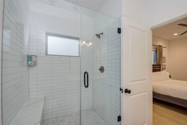 Building Photo - 2315 Sherwin St