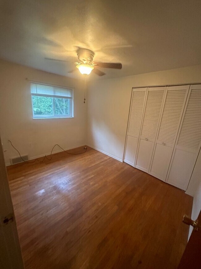 Building Photo - wpop632