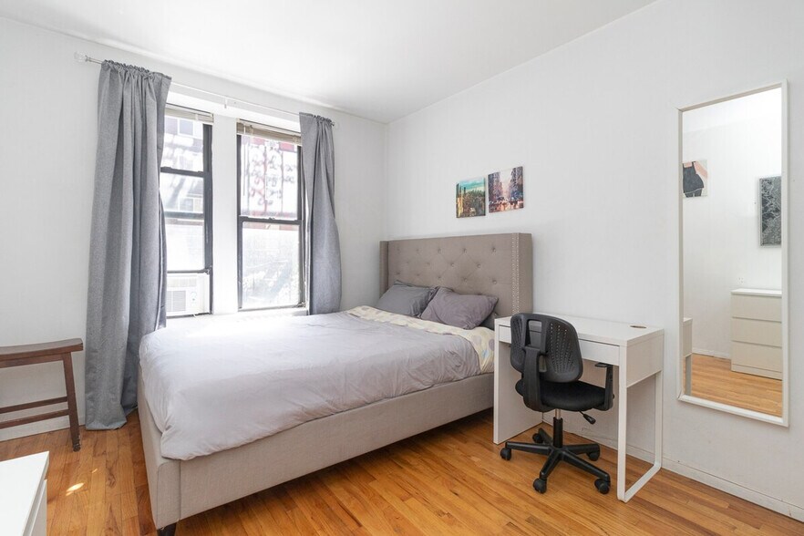 Building Photo - 337 E 94th St