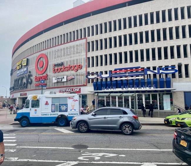 Building Photo - 58-11 84th Pl