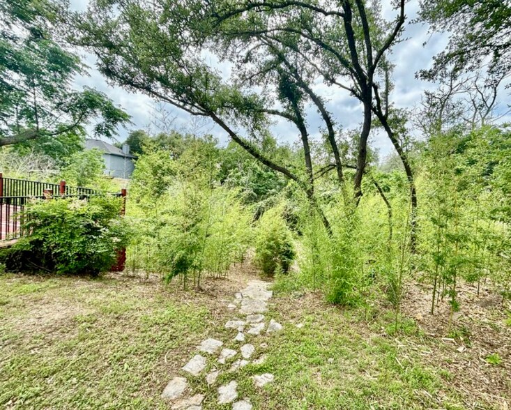 Building Photo - 7202 Silvermine Dr