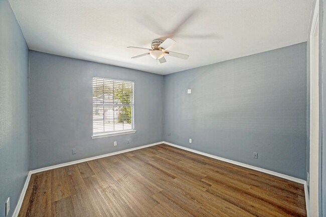 Building Photo - CHARMING HOME IN LOMA TERRACE