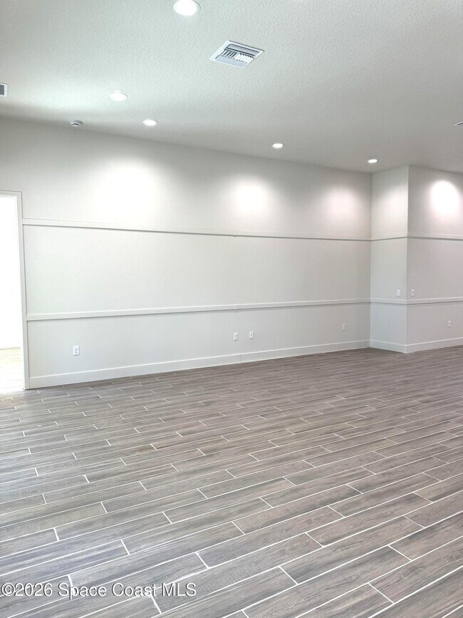 Building Photo - 2821 Edington Dr