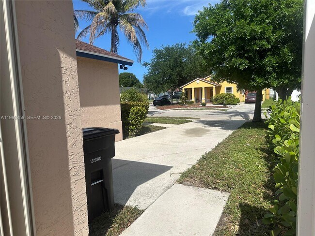 Building Photo - 1139 Freshwater Lakes Dr