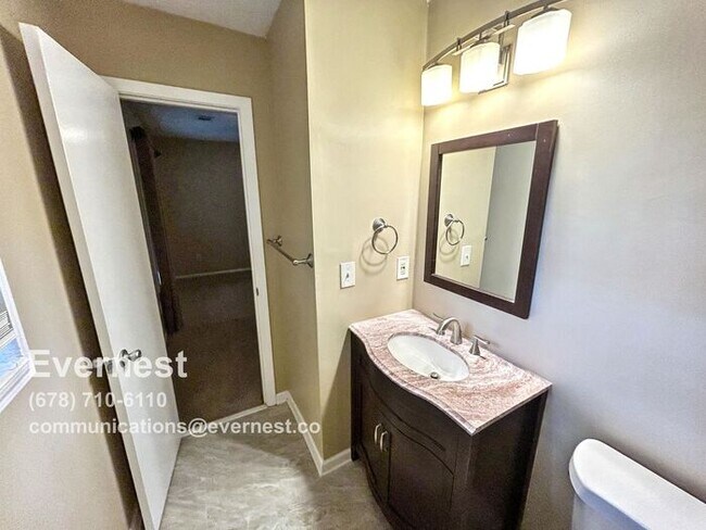 Building Photo - 4-Bedroom, 3.5-Bath Home in a Relaxing Nei...
