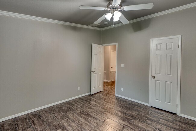 Building Photo - 826 Sandy Mountain Dr