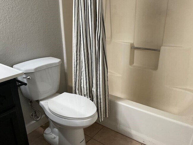 Building Photo - 17965 Live Oak St