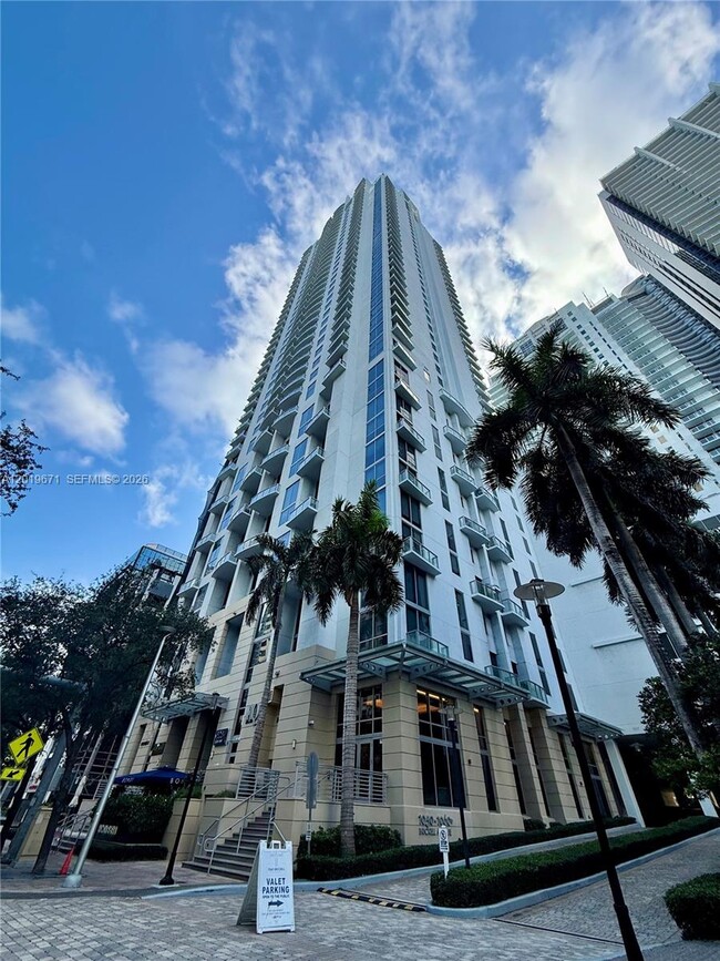 Building Photo - 1060 Brickell Ave