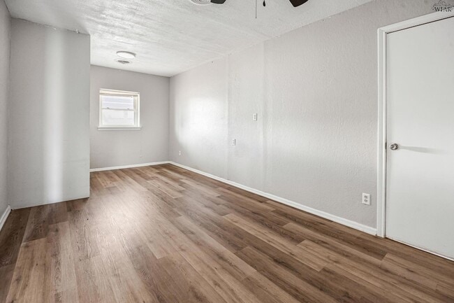 Building Photo - 1811 Deer Park Way