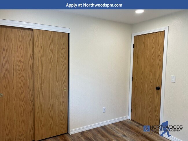 Building Photo - Gorgeous Newly Update 3 Bedroom 2 Bath Home in Friendly Central Point