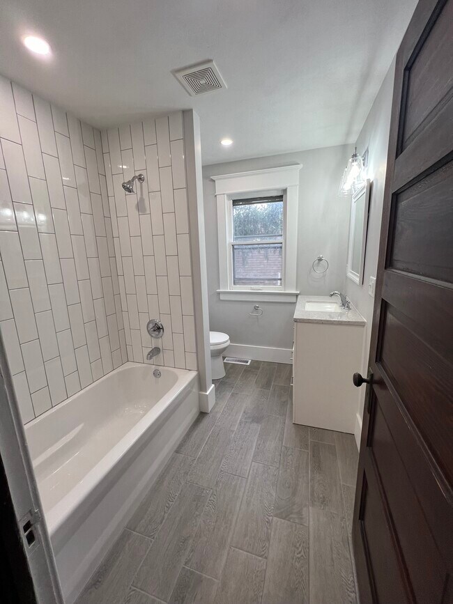 Primary Photo - 1214 W Olive St