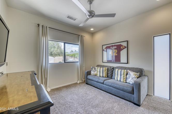 Building Photo - 4042 E Saint Joseph Way