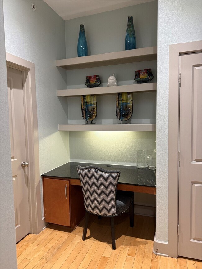 Building Photo - 1901 Post Oak Blvd