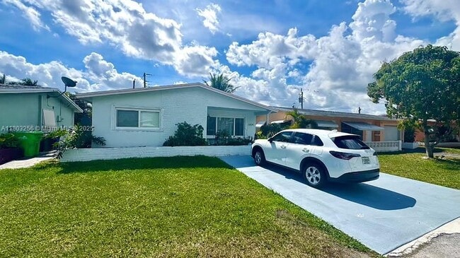 Building Photo - 6804 NW 27th Ct