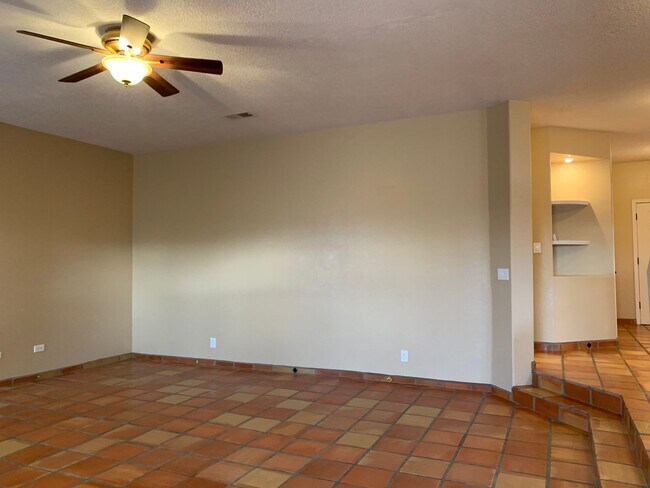 Building Photo - Magnificent 4 Bedroom, 2.5 Bath in Rio Rancho!