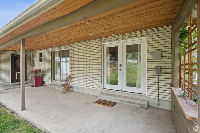 Building Photo - 3485 S Fleetwood Dr