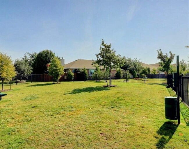 Building Photo - 1620 Bryant Dr